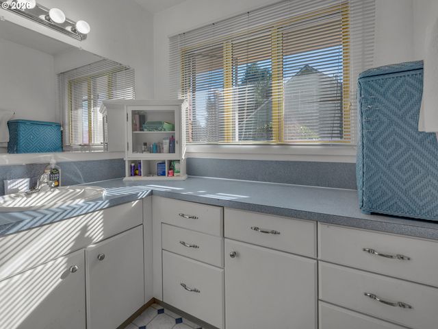 912 E MAIN St, Hillsboro, OR 97123