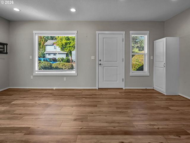 912 E MAIN St, Hillsboro, OR 97123