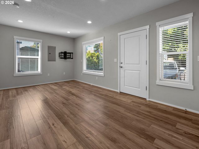 912 E MAIN St, Hillsboro, OR 97123