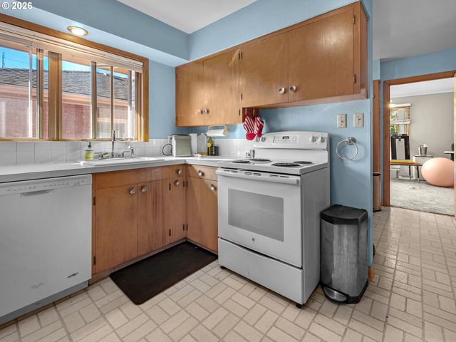 912 E MAIN St, Hillsboro, OR 97123