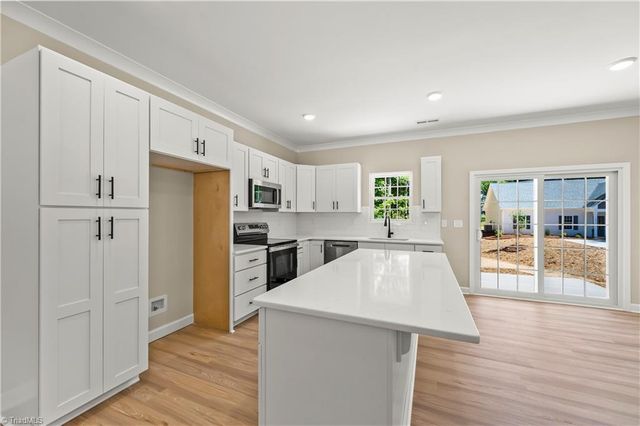 5575 Marty Lane, Clemmons, NC 27012