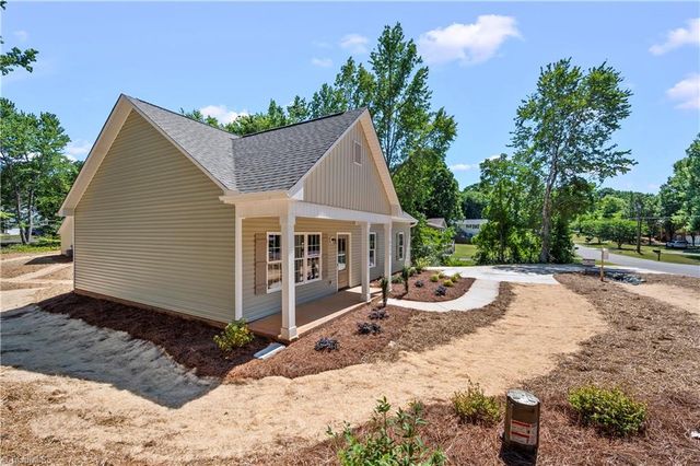 5575 Marty Lane, Clemmons, NC 27012