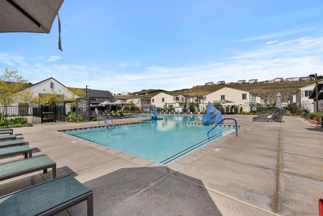 323 Satsuma Trail, Fallbrook, CA 92028