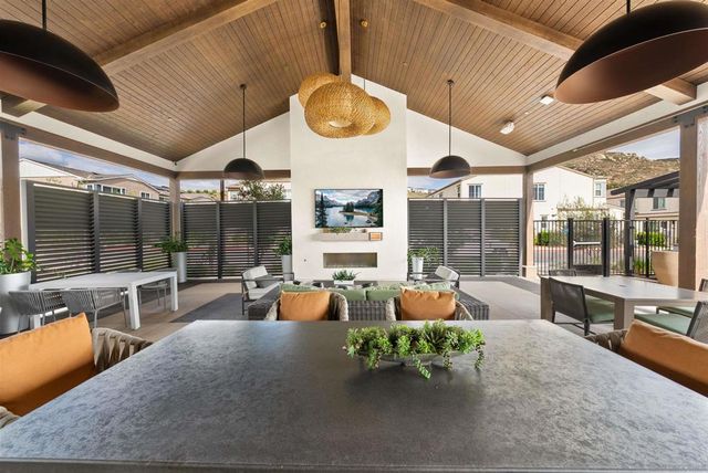323 Satsuma Trail, Fallbrook, CA 92028
