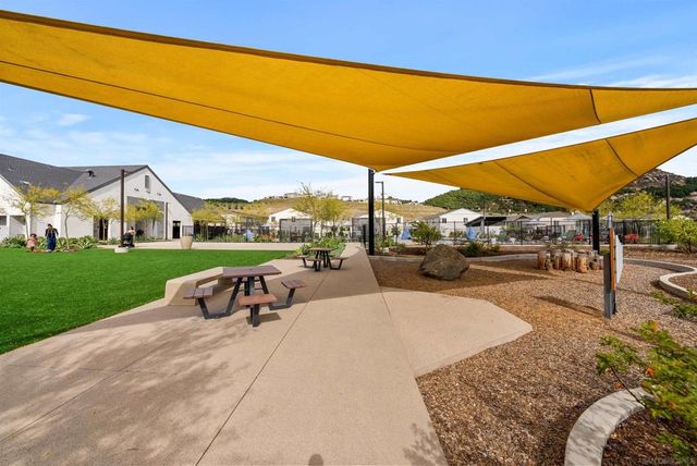 323 Satsuma Trail, Fallbrook, CA 92028