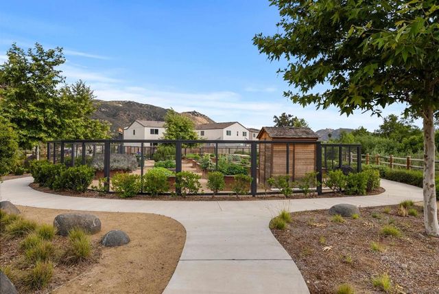 323 Satsuma Trail, Fallbrook, CA 92028