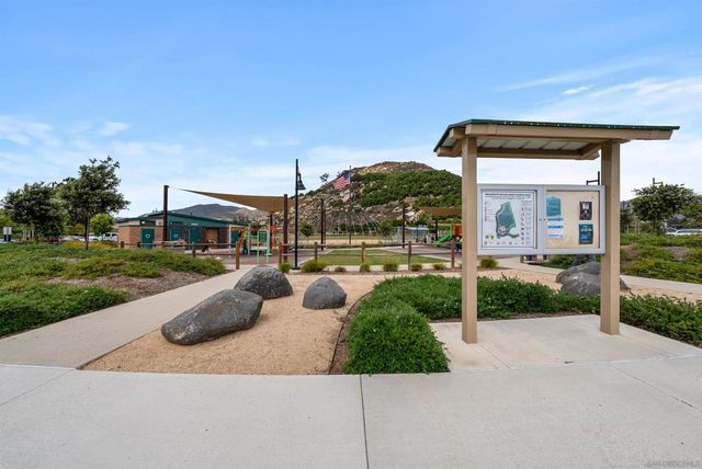 323 Satsuma Trail, Fallbrook, CA 92028