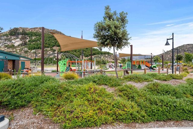 323 Satsuma Trail, Fallbrook, CA 92028