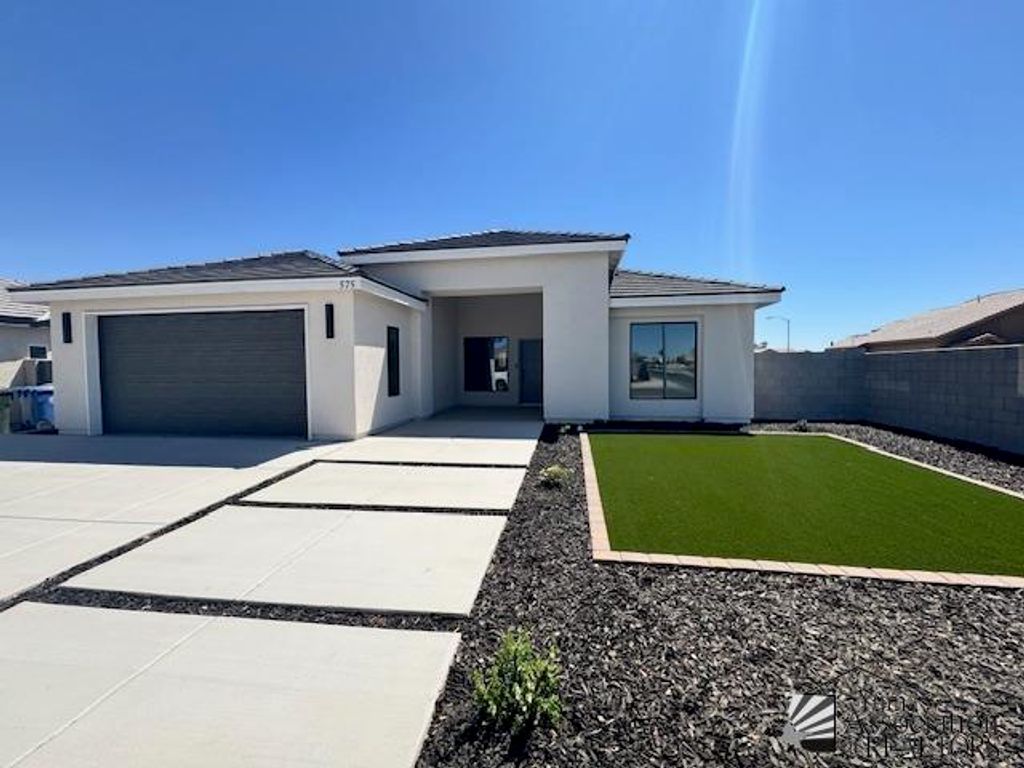 575 E 12 Pl, Somerton, AZ 85350