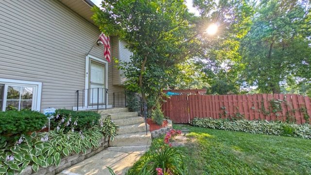 580 Mesa Verde Court, Carol Stream, IL 60188