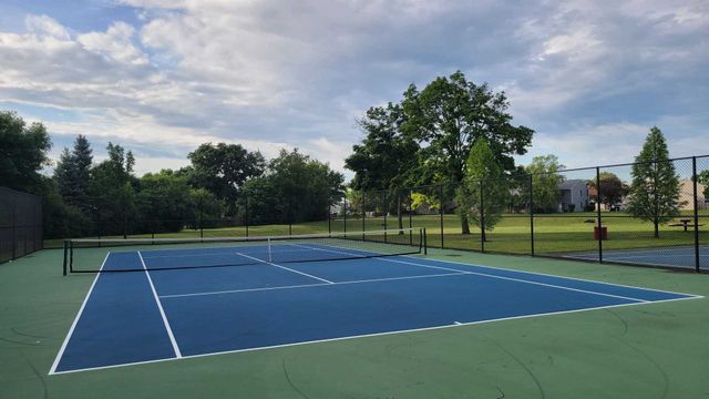 580 Mesa Verde Court, Carol Stream, IL 60188