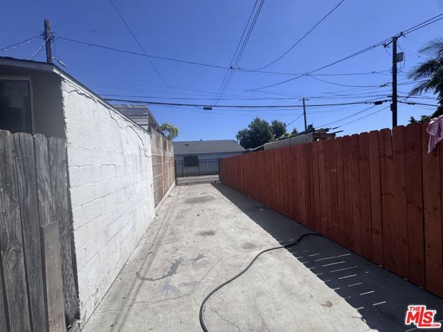 10406 Avalon Boulevard, Los Angeles, CA 90003