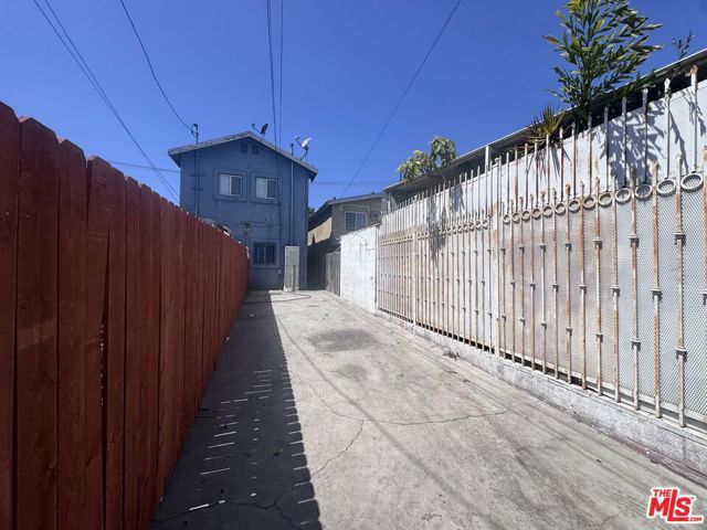 10406 Avalon Boulevard, Los Angeles, CA 90003