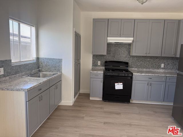 10406 Avalon Boulevard, Los Angeles, CA 90003