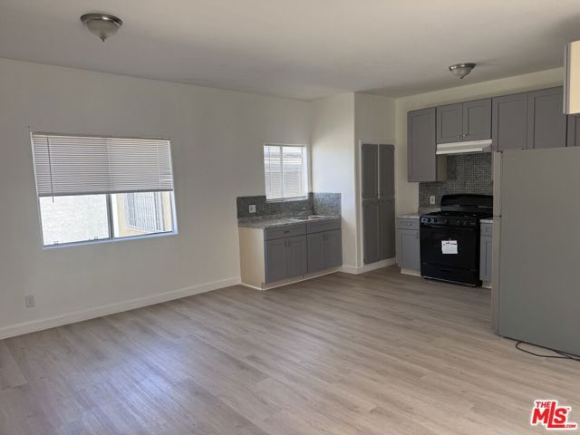 10406 Avalon Boulevard, Los Angeles, CA 90003