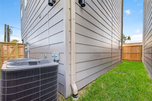 126 Sidney Street, Houston, TX 77003