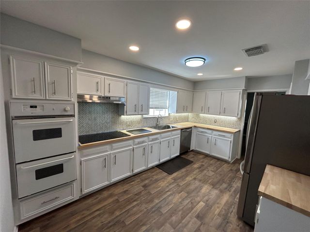 1415 Corral Drive, Houston, TX 77090