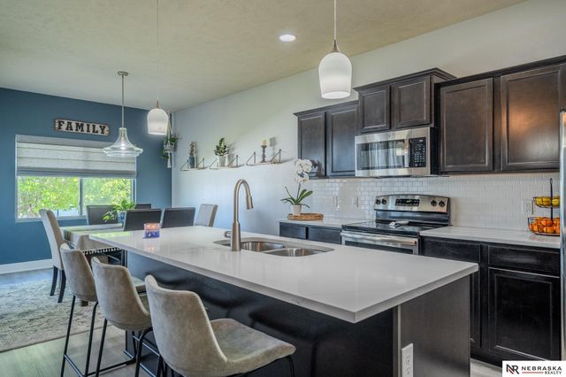 8605 S 68th Street, Papillion, NE 68133