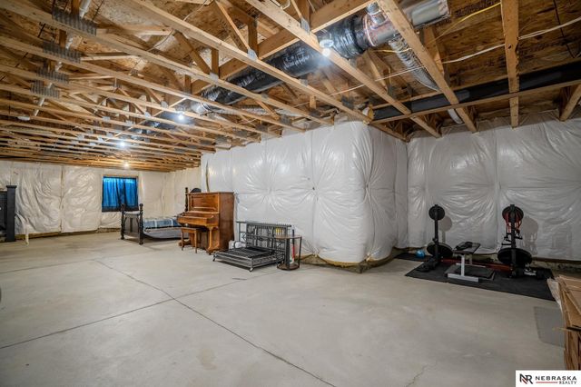 8605 S 68th Street, Papillion, NE 68133