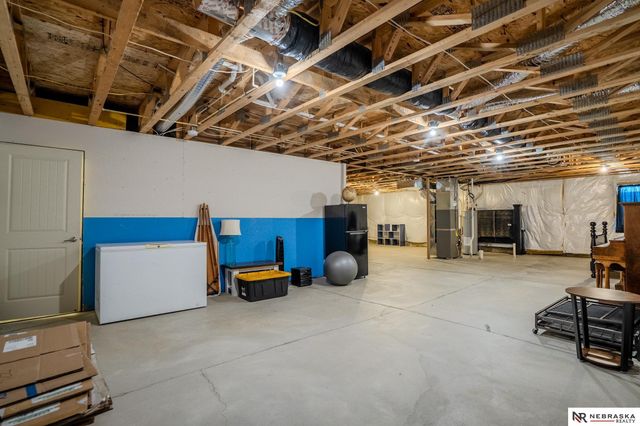 8605 S 68th Street, Papillion, NE 68133