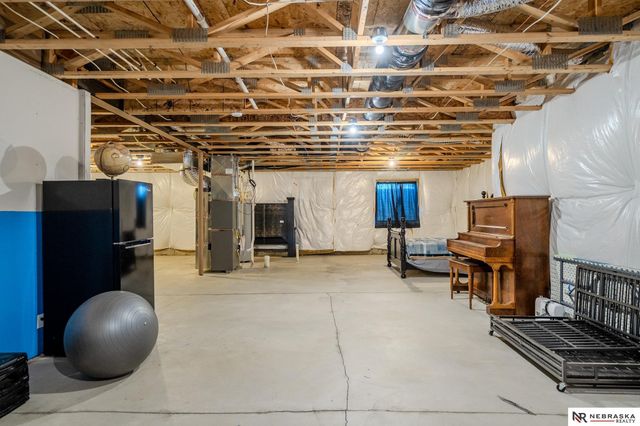 8605 S 68th Street, Papillion, NE 68133