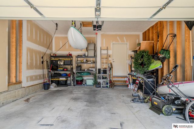 8605 S 68th Street, Papillion, NE 68133