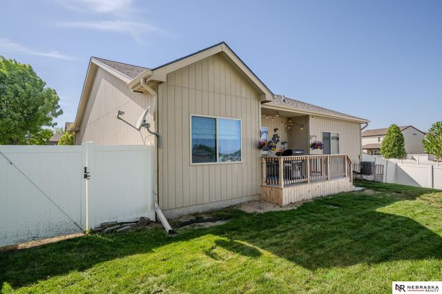 8605 S 68th Street, Papillion, NE 68133