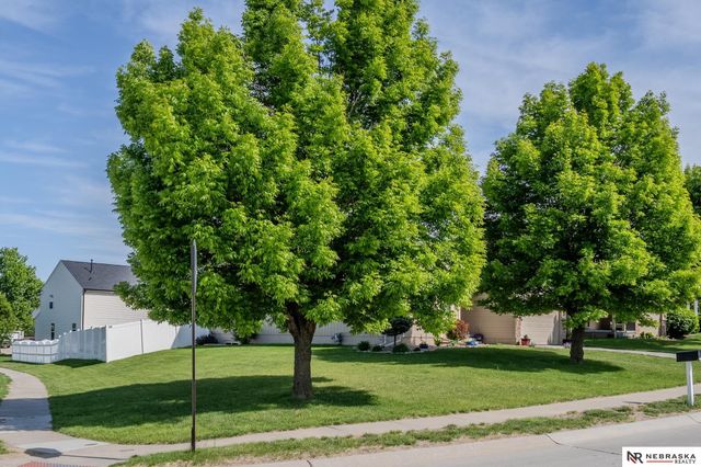 8605 S 68th Street, Papillion, NE 68133