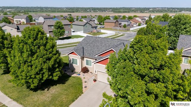 8605 S 68th Street, Papillion, NE 68133