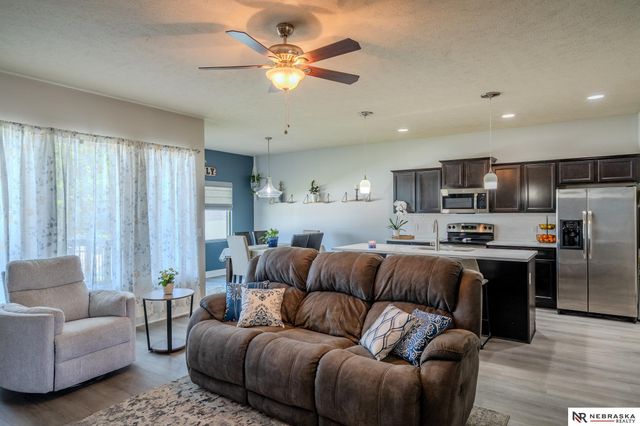8605 S 68th Street, Papillion, NE 68133