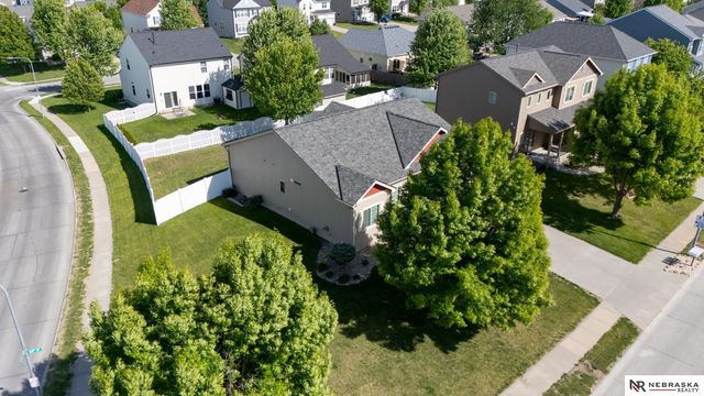 8605 S 68th Street, Papillion, NE 68133