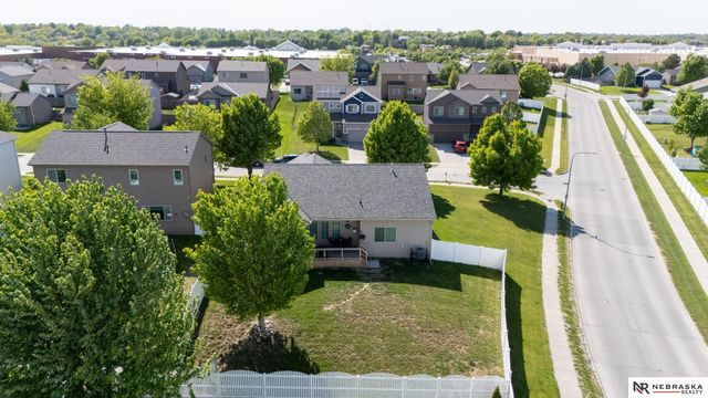 8605 S 68th Street, Papillion, NE 68133