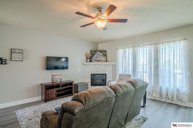 8605 S 68th Street, Papillion, NE 68133