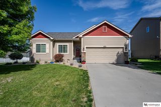 8605 S 68th Street, Papillion, NE 68133
