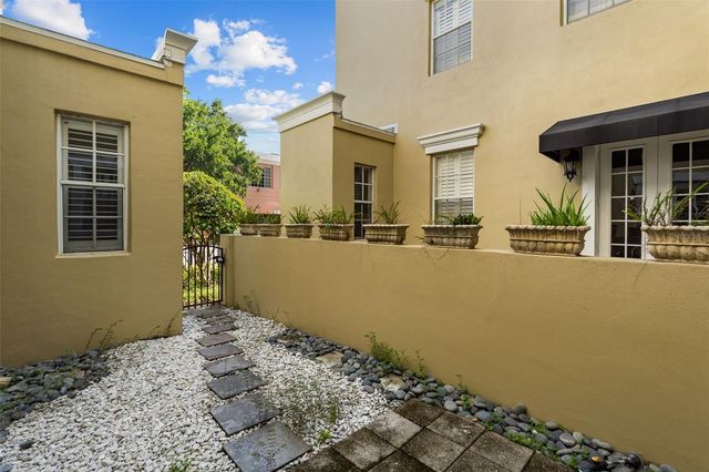 2419 VICTORIA GARDENS LANE, Tampa, FL 33609