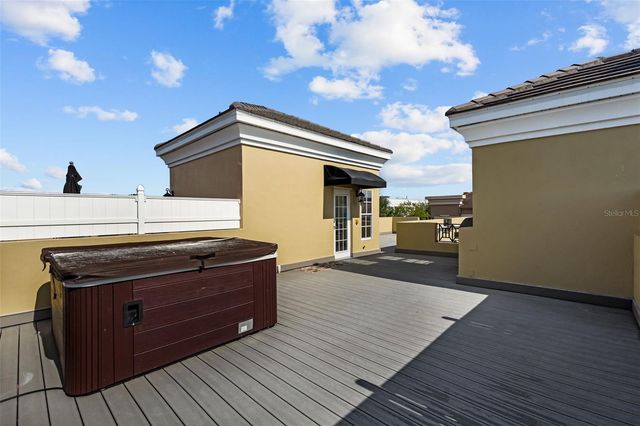 2419 VICTORIA GARDENS LANE, Tampa, FL 33609
