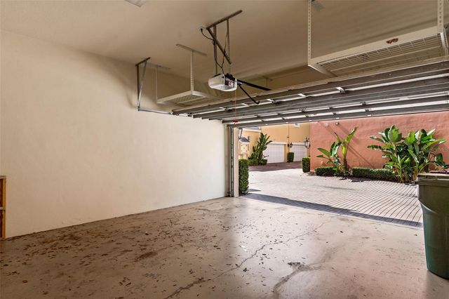 2419 VICTORIA GARDENS LANE, Tampa, FL 33609