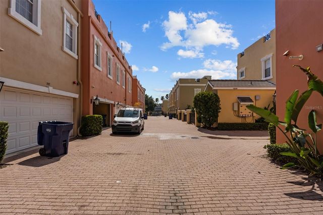 2419 VICTORIA GARDENS LANE, Tampa, FL 33609