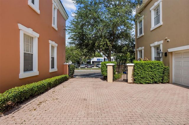 2419 VICTORIA GARDENS LANE, Tampa, FL 33609
