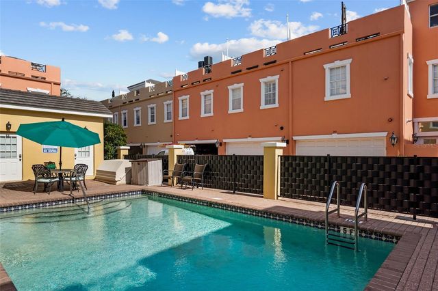 2419 VICTORIA GARDENS LANE, Tampa, FL 33609