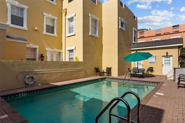 2419 VICTORIA GARDENS LANE, Tampa, FL 33609