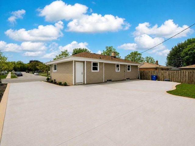 4621 39th AVENUE, Kenosha, WI 53144
