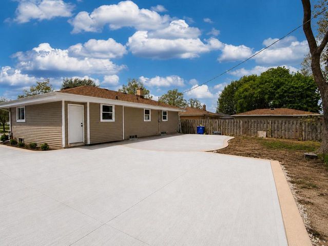 4621 39th AVENUE, Kenosha, WI 53144