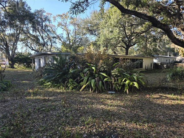 1124 S WIGGINS ROAD, Plant City, FL 33566