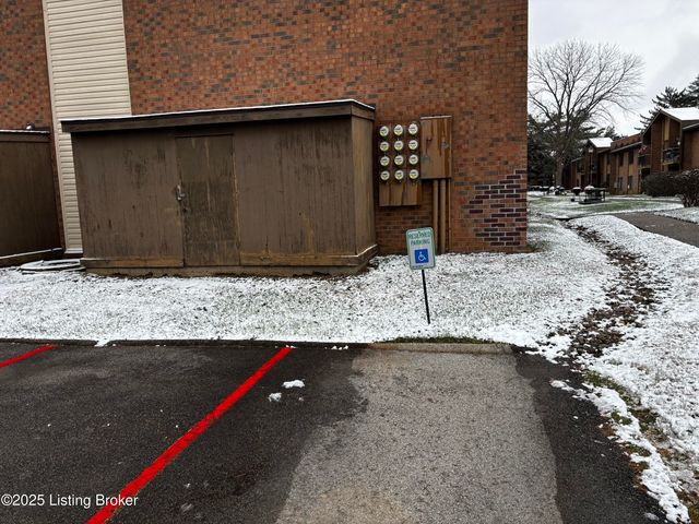 7084 Wildwood Cir APT 81, Louisville, KY 40291