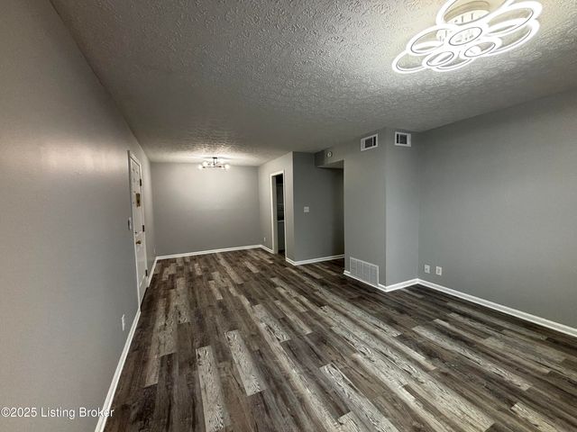 7084 Wildwood Cir APT 81, Louisville, KY 40291