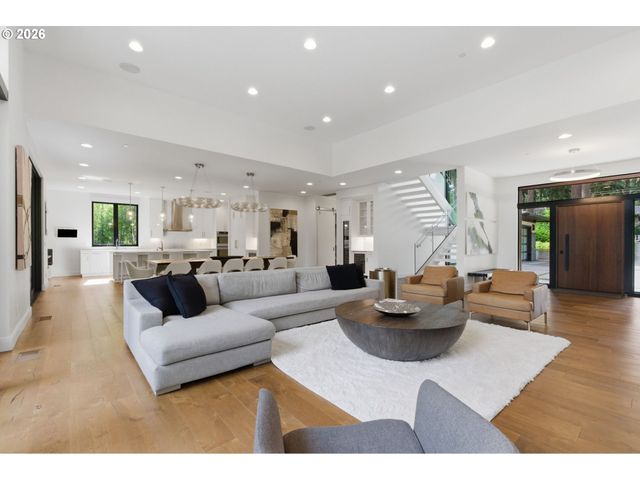 5410 WASHINGTON Ct, Lake Oswego, OR 97035