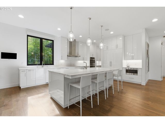 5410 WASHINGTON Ct, Lake Oswego, OR 97035
