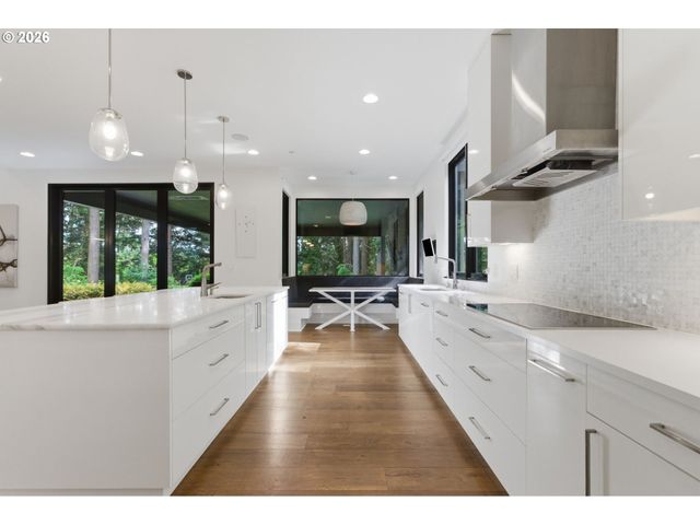 5410 WASHINGTON Ct, Lake Oswego, OR 97035