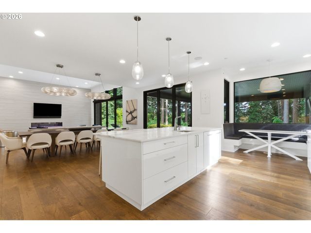 5410 WASHINGTON Ct, Lake Oswego, OR 97035
